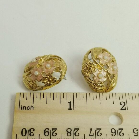 Vintage Pink Enamel and Gold Tone Oval Flower Stud Earrings, Retro 80s 90s Style - Picture 4 of 6